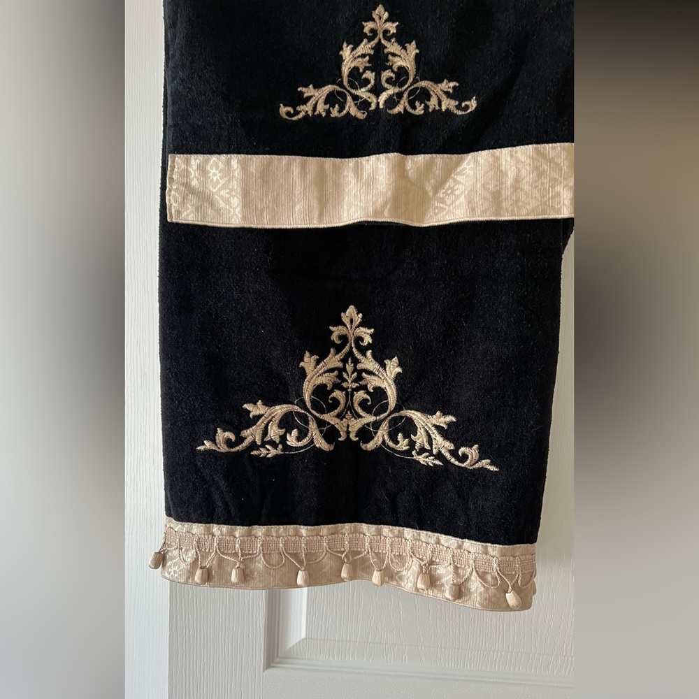 Black with gold accent Guest bathroom towels, Set of 2